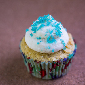 Low Carb Vanilla Cupcakes with Cream Cheese Frosting