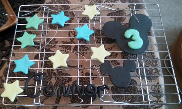 Mickey Mouse Birthday Cake - Fondant Decorations