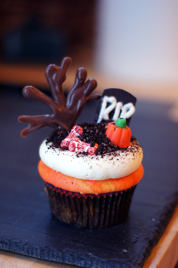 Spooky Halloween Graveyard Cupcakes