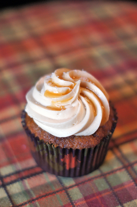 Pumpkin Spice Cupcakes with Salted Caramel Icing - #autumn defined! #fall #halloween #thanksgiving