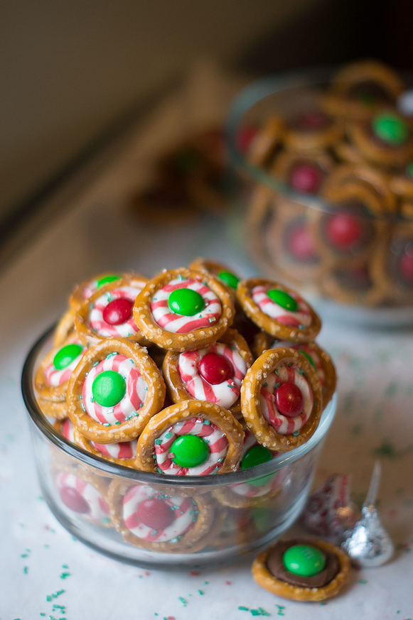 Hershey Kiss Pretzel Treats #christmas #easy #candy