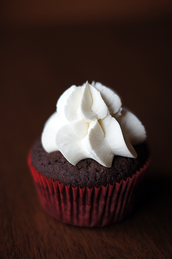 Dark Chocolate Low Carb Cupcakes #keto #lchf