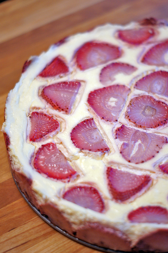 Low Carb Strawberry Cheesecake #lchf #keto #glutenfree