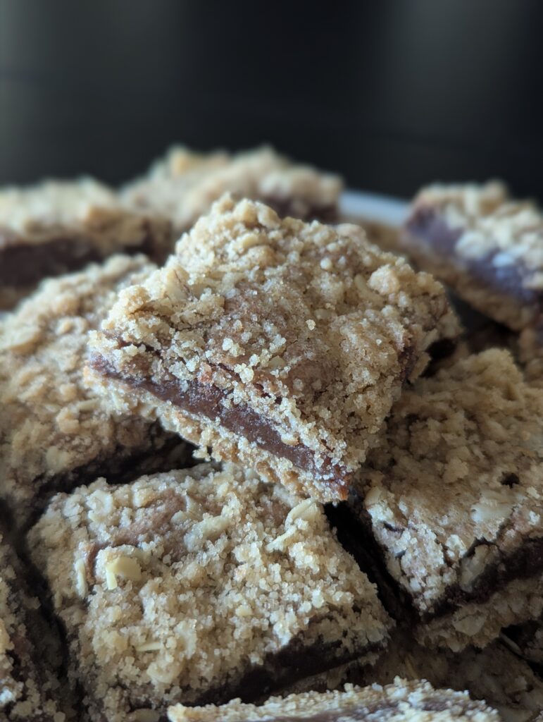 Bar cookie with a layers of oatmeal crumble, fudge, and oatmeal crust.